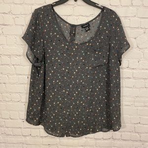 Torrid Womens Shirt 0 Gray Abbey Arrow Georgette Button Back Blouse